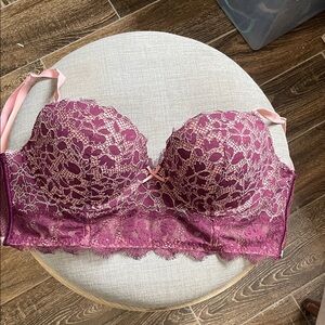 Victorias Secret elegant Lace Underwire Bra in burgundy and pink